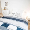 Отель Comfy, renewed 3 bedroom apt in center, фото 6