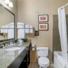 Отель Comfort Suites Near Vancouver Mall, фото 10