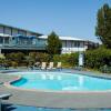 Отель Howard Johnson by Wyndham Nanaimo Harbourside, фото 9