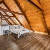 Отель Huckleberry Cabin - Pet Friendly with Big Deck by Yosemite Region Resorts, фото 19