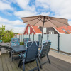 Отель Magnificent 6-Person Apartment with Roof Terrace in Ouddorp Town Centre, фото 14