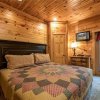 Отель Mountain View Lodge 8 Bedroom Home with Hot Tub, фото 28