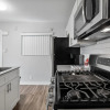 Отель Stylish 1BR Near UT Highland Evonify, фото 7