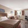 Отель Travelodge by Wyndham Salmon Arm BC, фото 4