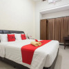 Отель RedDoorz near Taman Rekreasi Sengkaling, фото 6