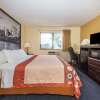 Отель Super 8 by Wyndham Franklin/Middletown Area, фото 10