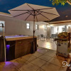 Отель Waterfront Newly Renovated 4 BR Home, фото 12