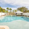Отель Monarch by Avantstay Breathtaking Estate w/ Beach Access, Swim Up Bar, Hot Tub, & Rooftop Views, фото 17