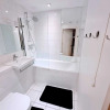 Отель London City Stays - Modern 2 Bedroom Apartment With Free Parking AND GYM Access, фото 5