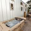 Отель Tiny House! Hot Tub! Pikes Peak & AC, фото 1