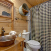 Отель Swiss Bear Haus, 4 Bedrooms, Hot Tub, Pool Access, Sleeps 12, фото 10
