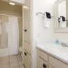 Отель Coastal Charm, фото 9