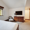 Отель 5BR Alpine Luxury Home with Private Hot Tub by RedAwning - Save 20% on 7+ Nights!, фото 16
