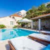 Отель Villa Art Gallery - Six Bedroom Villa with Terrace and Swimming Pool, фото 13