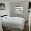 Отель Charming 5-bed House in Mitcham, фото 5