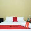 Отель RedDoorz near Alun Alun Madiun, фото 7