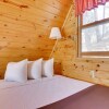 Отель Cozy Keystone Cabin: Hot Tub, 3 Mi to Mt Rushmore!, фото 2