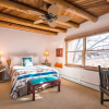 Отель Serenidad - Delightful Vacation Home, Walk to The Plaza and Canyon Rd, фото 21
