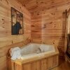 Отель A Walk in the Clouds 1 Bedroom with Hot Tub, фото 6
