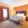 Отель La Quinta Inn & Suites by Wyndham Houston East at Normandy, фото 3