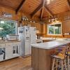 Отель Dogwood Treehouse 4 Bedroom Home by RedAwning, фото 14