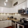 Отель Newly Renovated Historic District Apt, фото 3