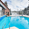 Отель Ski-in/ski-out : Balcony, Fireplace & Hot Tub Studio Bedroom Condo, фото 13