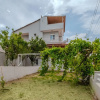 Отель Seaview House w Balcony and Shared Garden, фото 1
