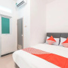 Отель J&b Room Utan Kayu by OYO Rooms, фото 4