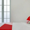 Отель OYO Golden White HouseNear Mall Panakkukang, фото 13