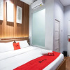 Отель De Natio Guest House Jalan Gaharu by RedDoorz, фото 6