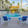 Отель Clean Updated Condo w/ pool 1/2 a block to Beach 2 Bedroom Home by RedAwning, фото 12