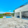 Отель Villa Dreamin With Heated Pool & Hot Tub, фото 1