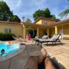 Отель Chambres dans villa avec piscine в Лимасе