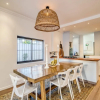 Отель Stylish Holiday Home With Private Pool and Ocean Views J Blue, фото 8