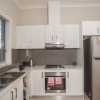 Отель PEACEFUL 2Kingbed RootyHill Townhouse near Station, фото 4