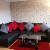 Отель Top Floor 2 Bedroom Apartment Near Leith Walk, фото 1