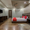 Отель Crystal Studio by OYO Rooms, фото 2