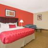 Отель Ramada Plaza by Wyndham Fayetteville Fort Bragg Area, фото 4