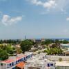 Отель Centrally located gem - sunset views/rooftop pool 2BR/2Bath, фото 14