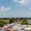 Отель Centrally located gem - sunset views/rooftop pool 2BR/2Bath, фото 9