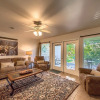 Отель Ww I102 Restful River Retreat 2 Bedroom Condo by RedAwning, фото 10