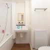 Отель 2 Bedroom 2 Bathroom Apartment in Central Milton Keynes with Free Parking - Contractors, Relocation,, фото 4