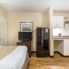 Отель Suburban Studios near University of North Carolina-Charlotte, фото 12