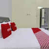 Отель OYO 92521 Guest House Inayah Syariah, фото 7