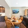 Отель Upscale Townhome,banff,spruce Meadows ,pets, фото 12