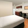 Отель WoodSpring Suites Topeka, фото 4