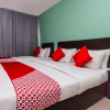 Отель OYO 499 Comfort Hotel Sentul, фото 4
