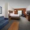Отель Holiday Inn Express & Suites Bay City, an IHG Hotel, фото 9