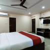 Отель V- Comforts By OYO Rooms, фото 25